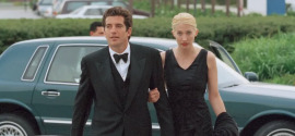 10 ikoničnih kosov Carolyn Bessette-Kennedy, ki še danes definirajo brezčasni minimalizem