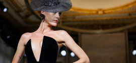 Giorgio Armani Privé zima 2025/2026: Črna kot ultimativna eleganca